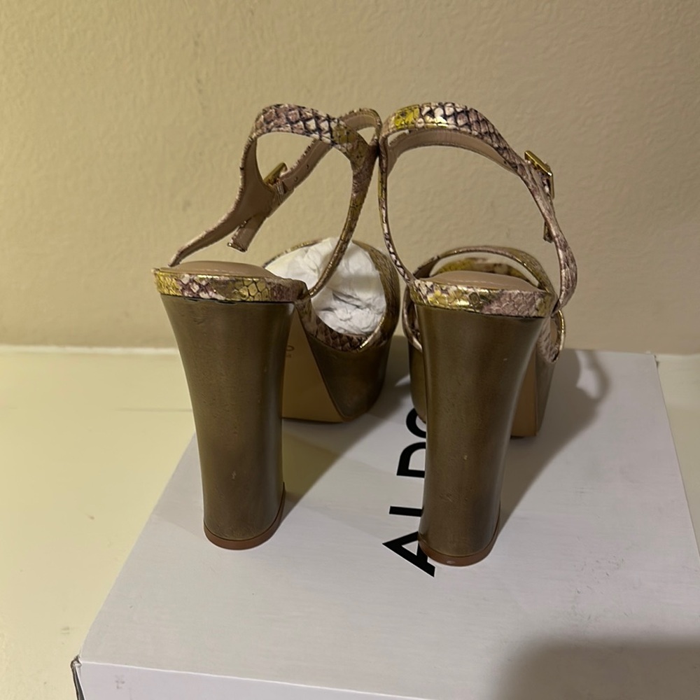 Stylish Women's Platform Sandals Brand New - Picture 5 of 7